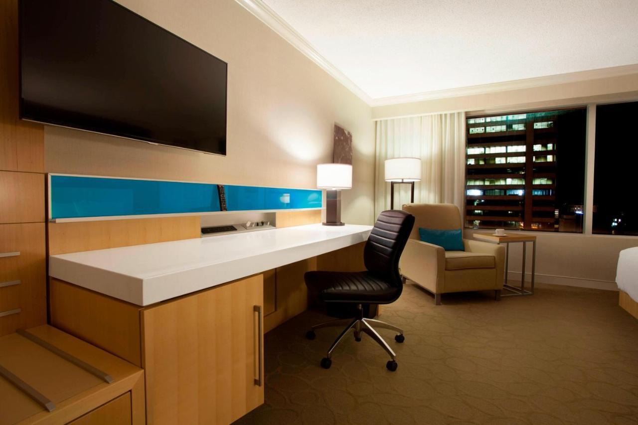Delta Hotels By Marriott London Armouries Extérieur photo