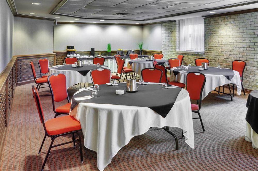 Delta Hotels By Marriott London Armouries Extérieur photo