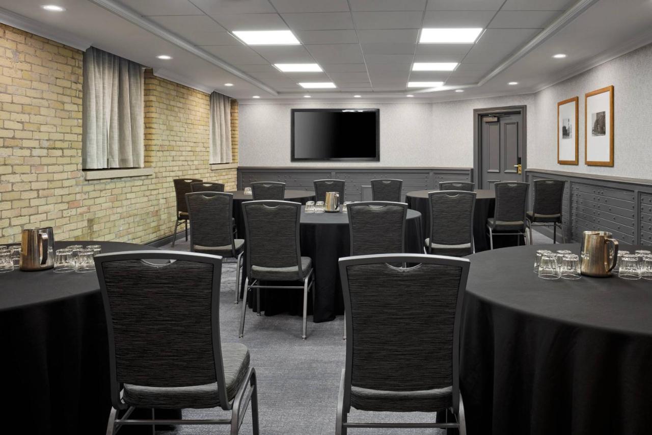 Delta Hotels By Marriott London Armouries Extérieur photo