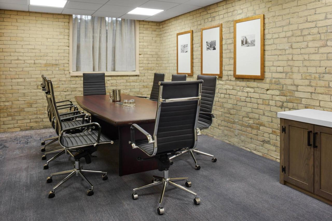 Delta Hotels By Marriott London Armouries Extérieur photo