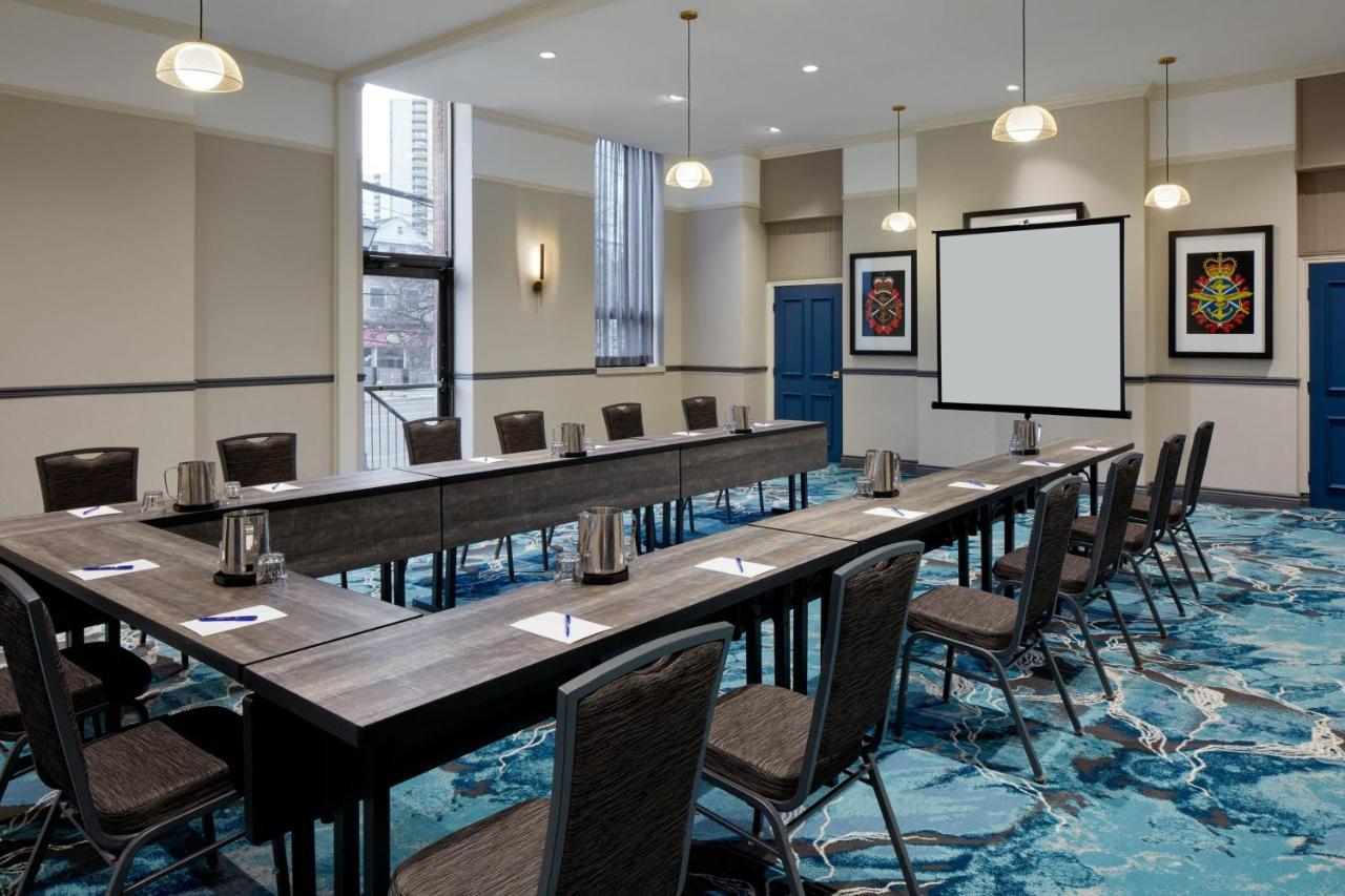 Delta Hotels By Marriott London Armouries Extérieur photo