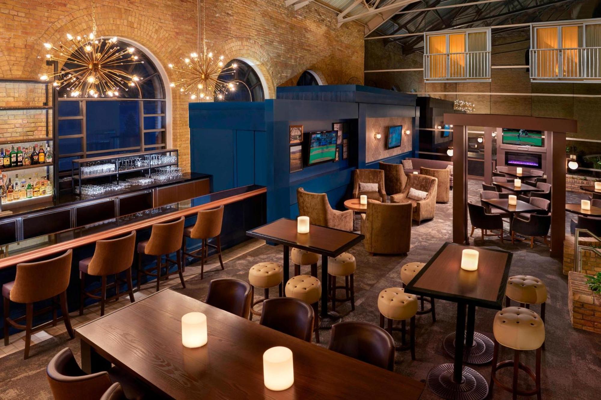 Delta Hotels By Marriott London Armouries Extérieur photo