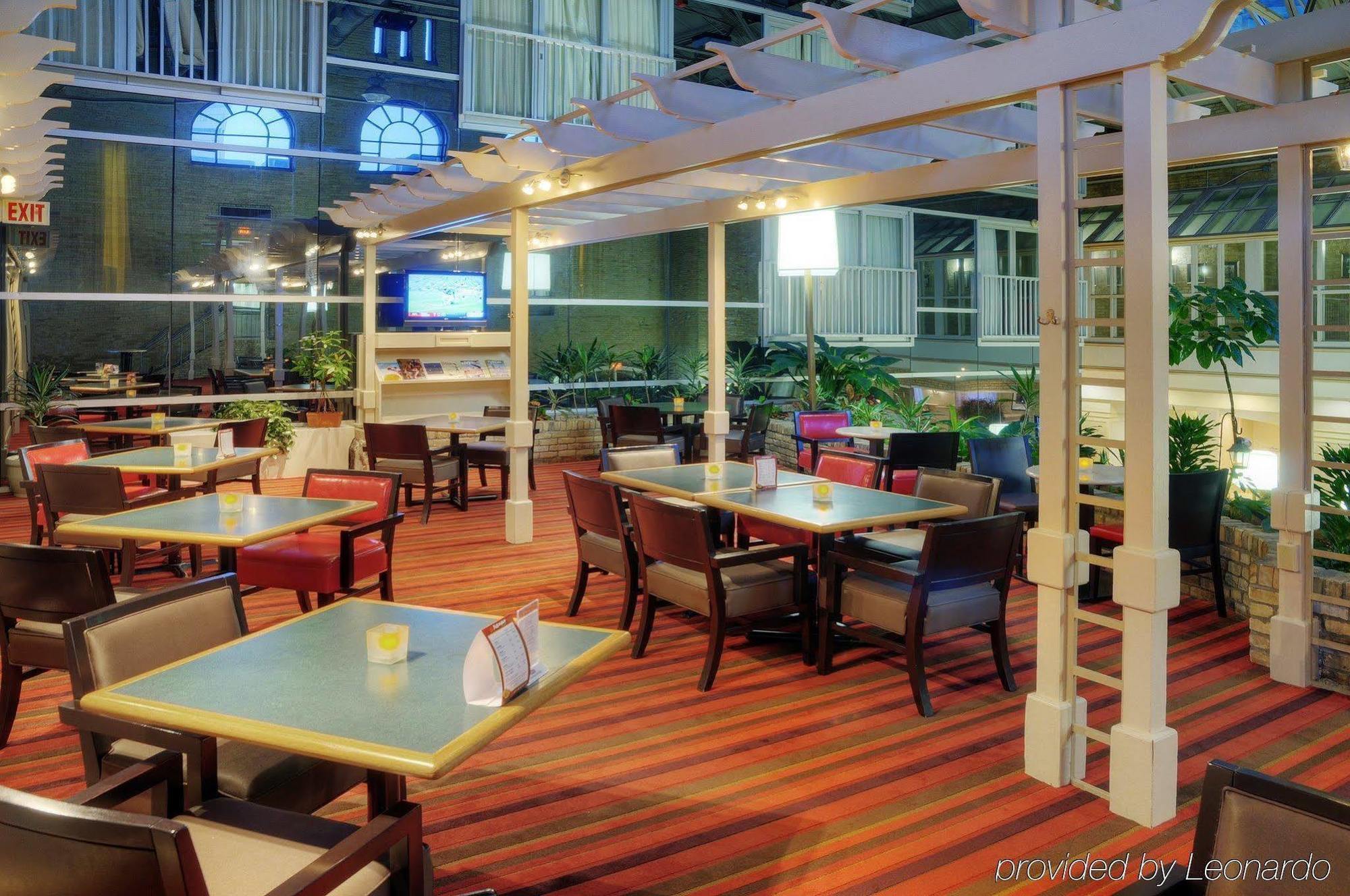 Delta Hotels By Marriott London Armouries Restaurant photo