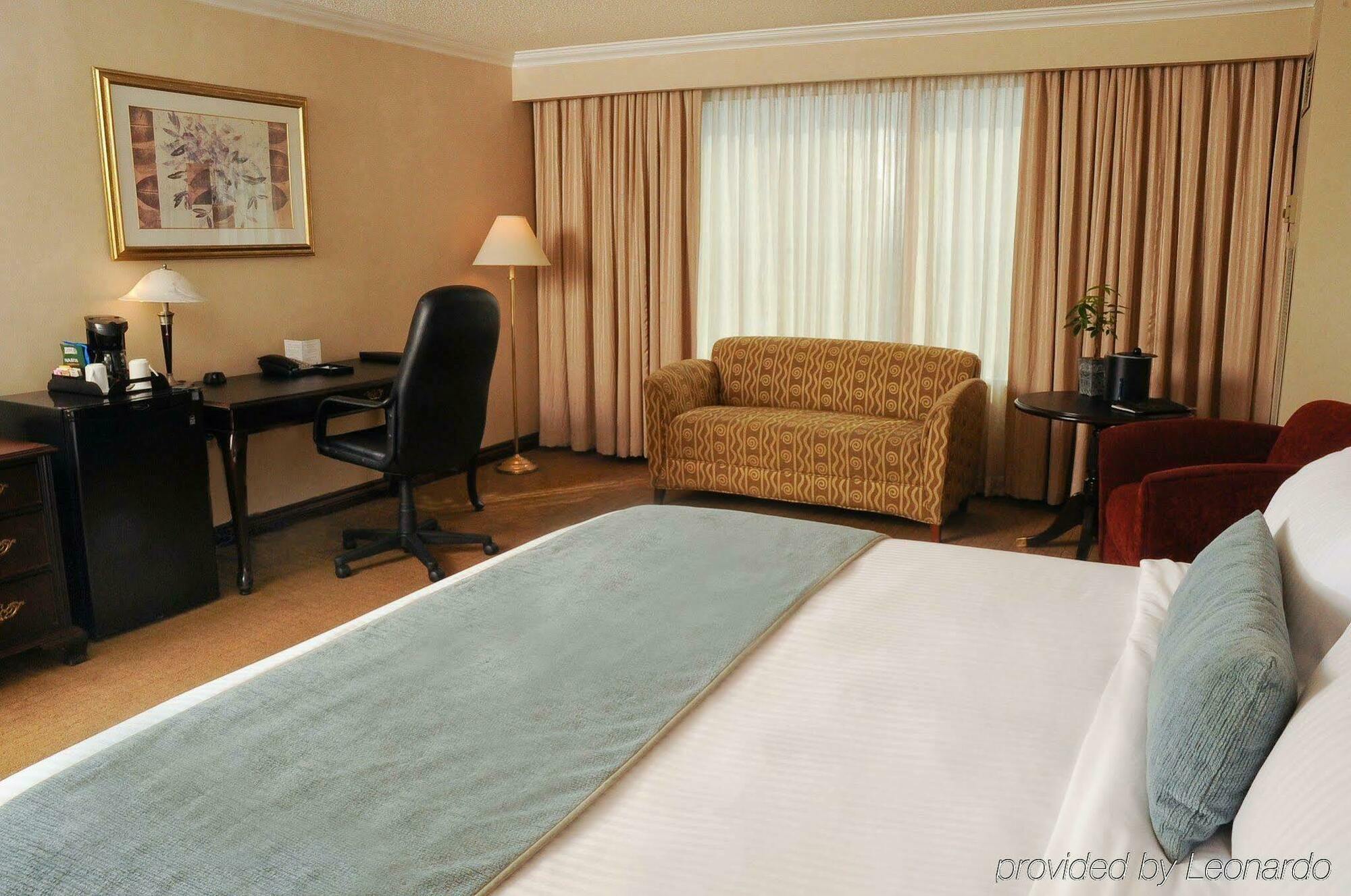 Delta Hotels By Marriott London Armouries Extérieur photo